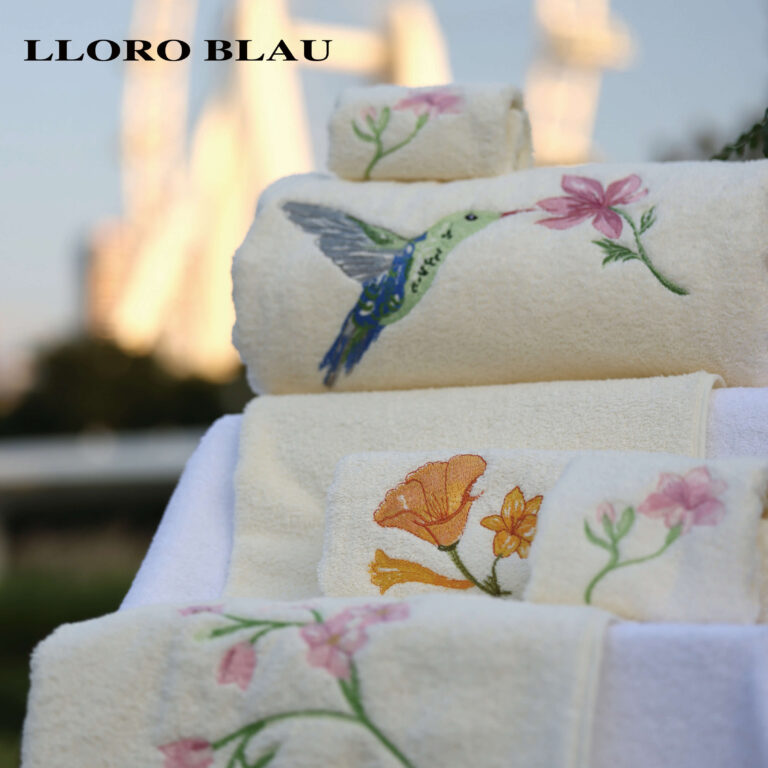 Hummingbird Print Bath Towel 800 01