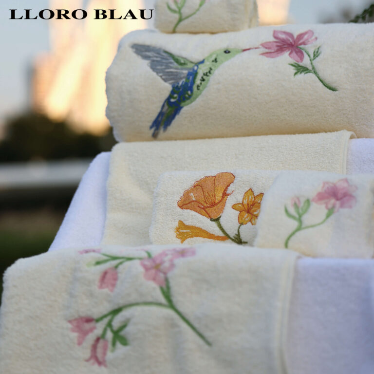 Mini Hummingbird Print 4-Piece Bath Towel 800 01